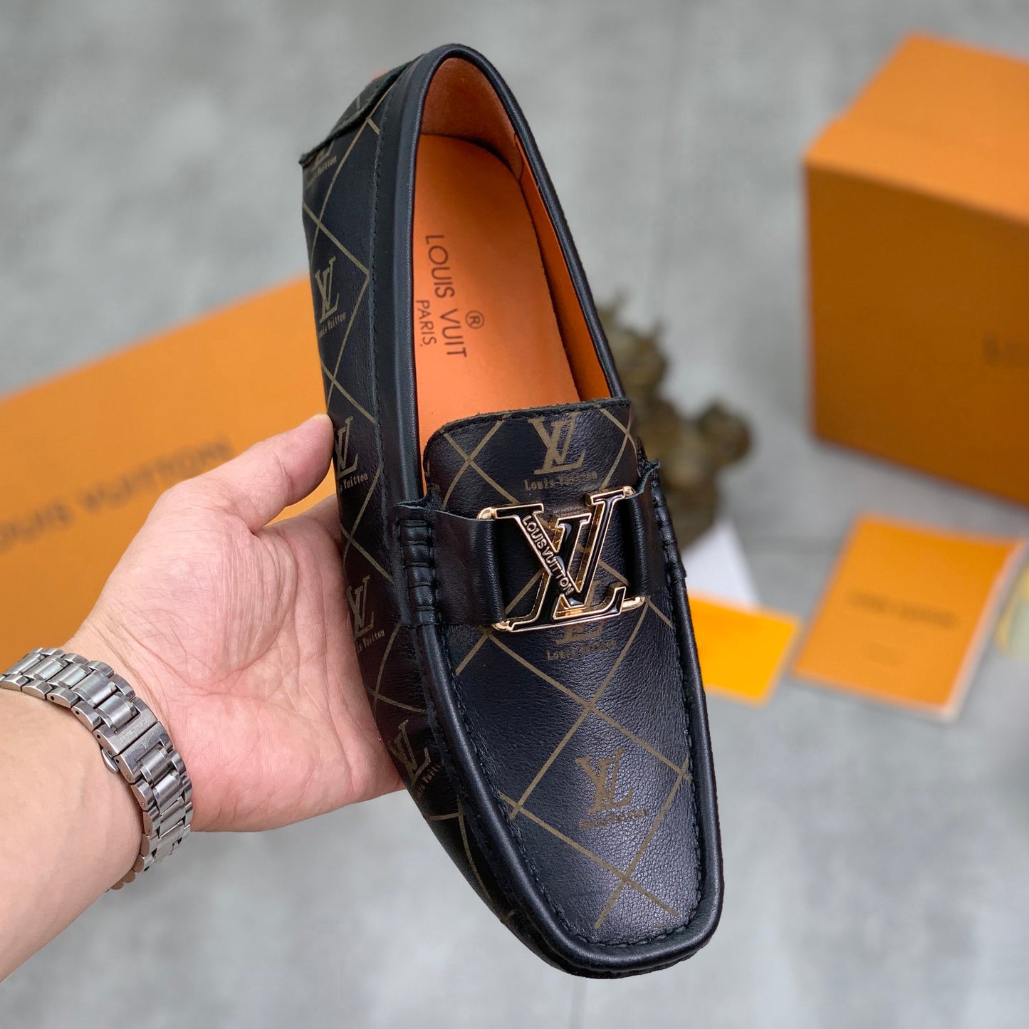 New High Grade Fashion V Logo Men's Loafers XC1823111403