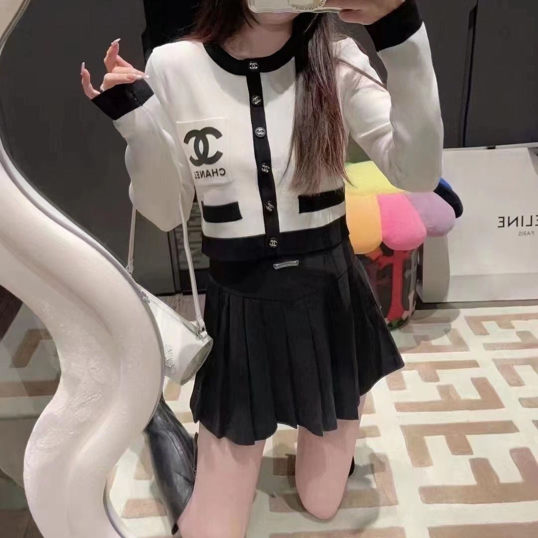 CNL Round neck slim fit knitted sweater 1824051001