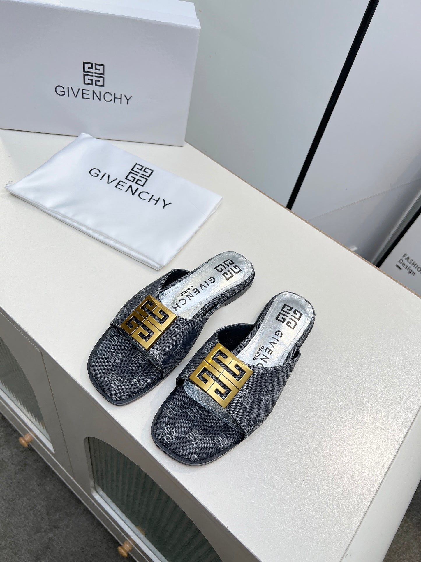 GCY open toe flat slippers 0725031802