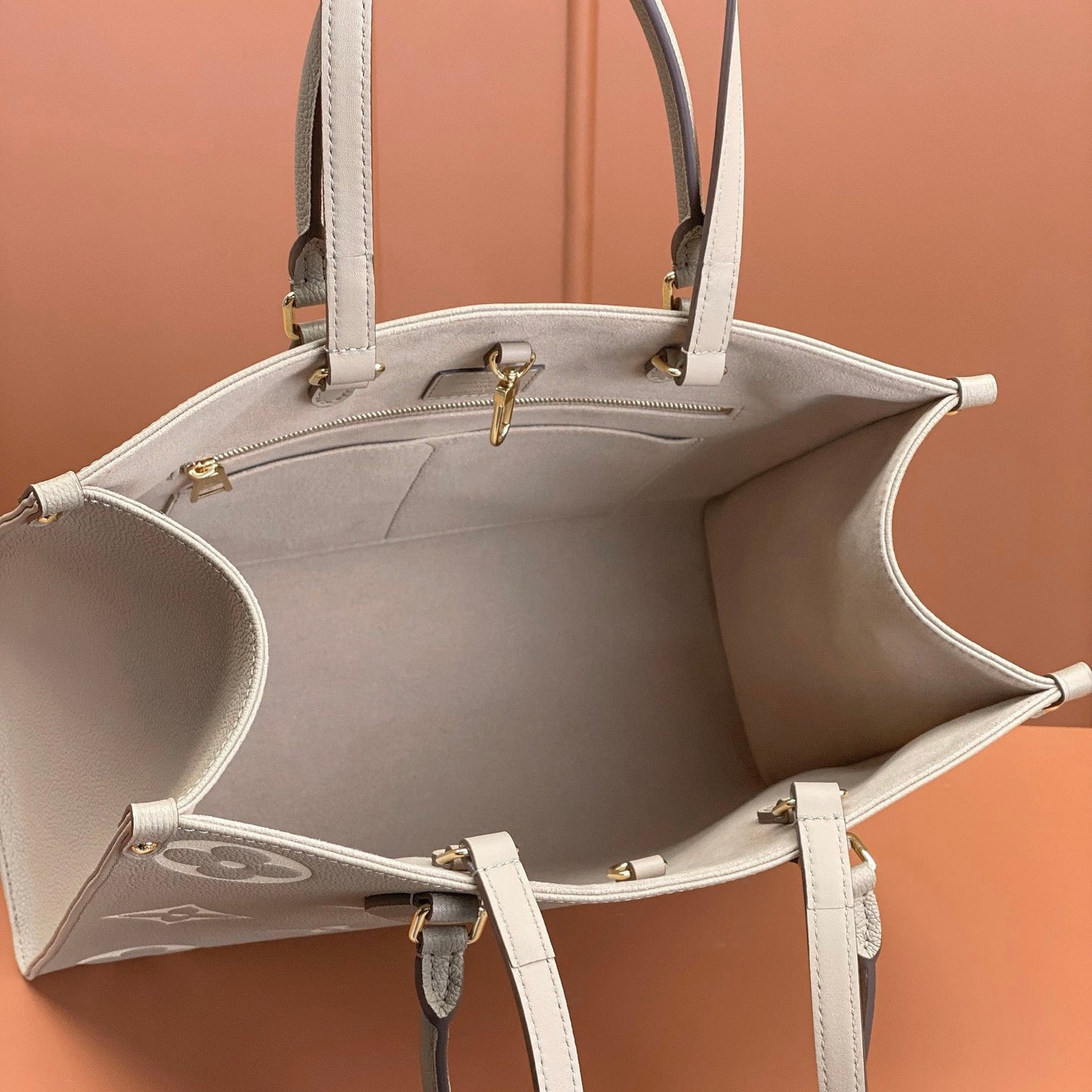 Gray high-looking portable bag 071