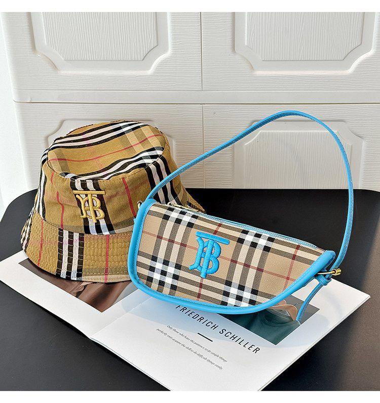 New Large Capacity Commuter Leisure All-match Shoulder Bag 1024070319