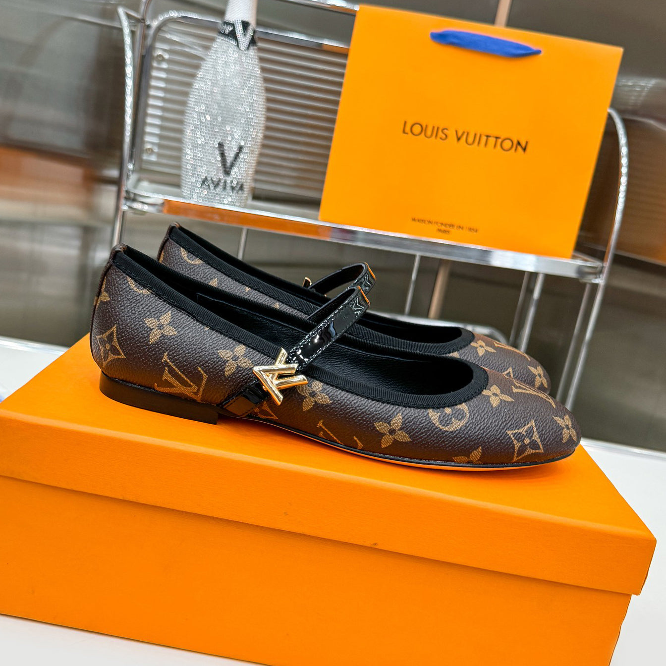 Round toe flat shoes 1824041115