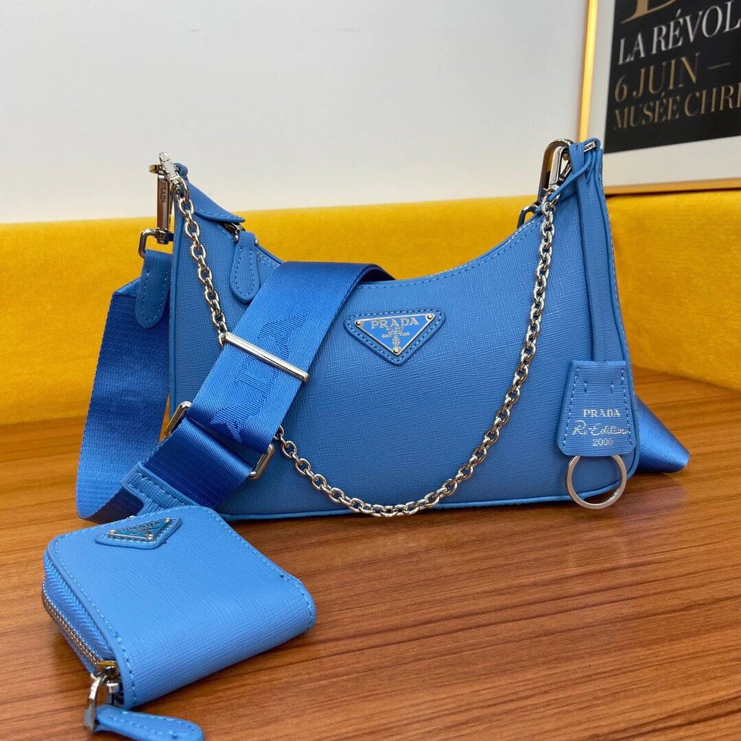 Classic and versatile crossbody bag 1024011807