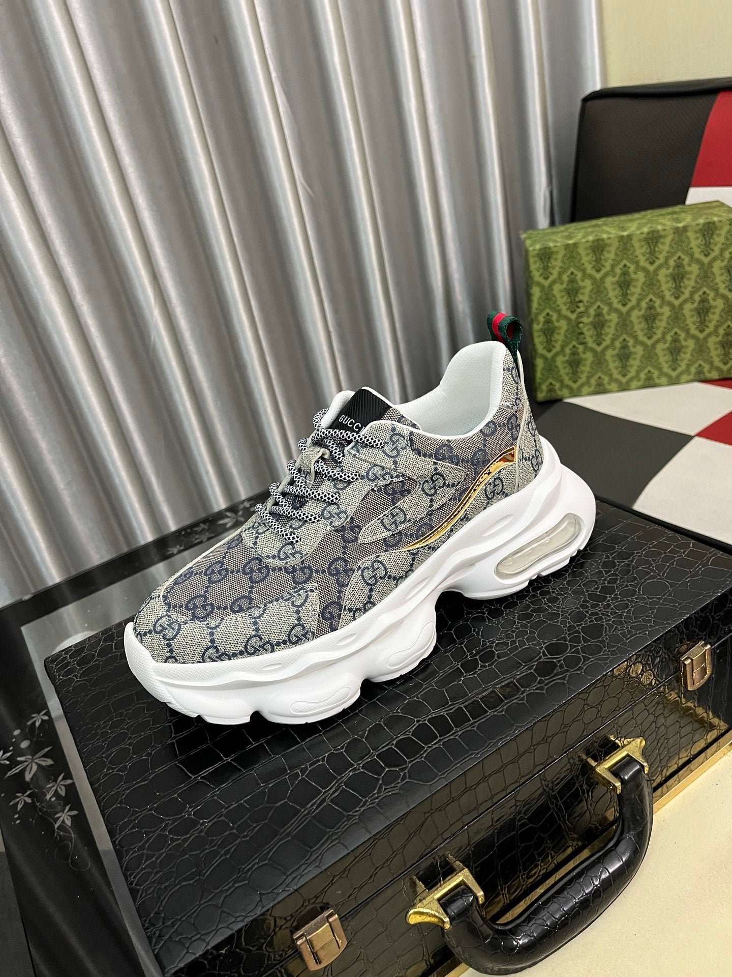GG men's casual sneakers with print  0725102202