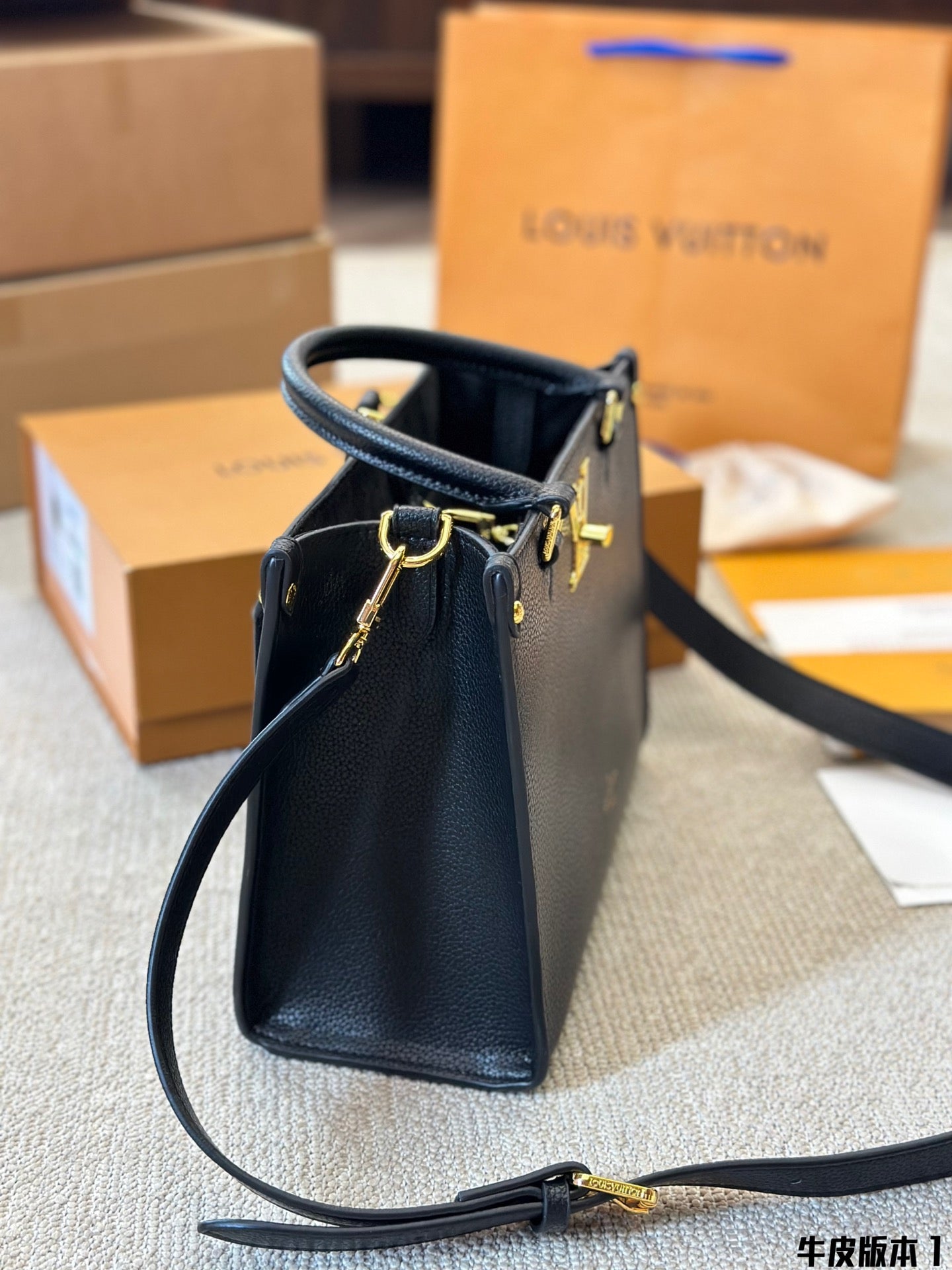 V Fashion LOCK & GO Handbag 0724061304