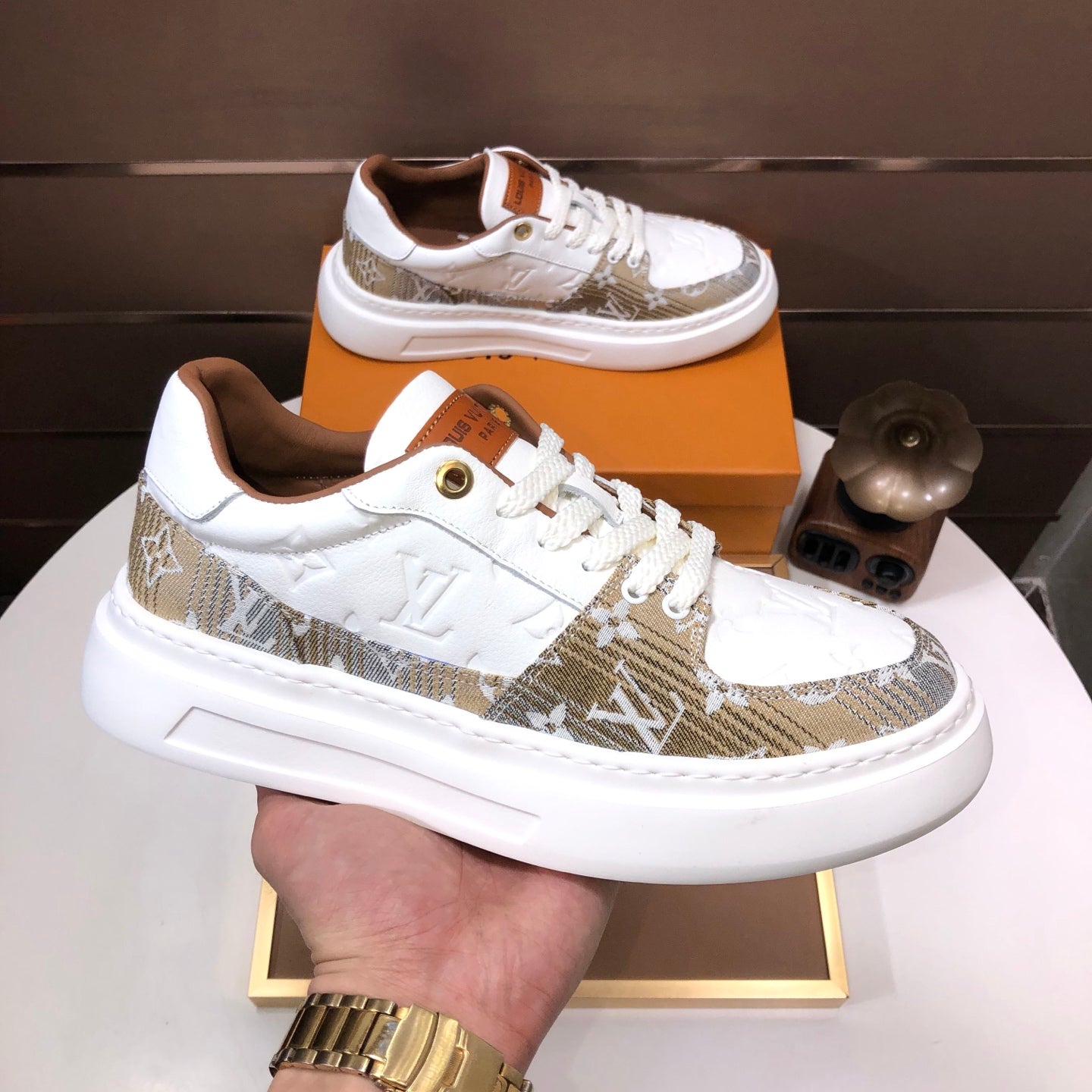 Lvv classic and fashionable sports shoes 0725090904