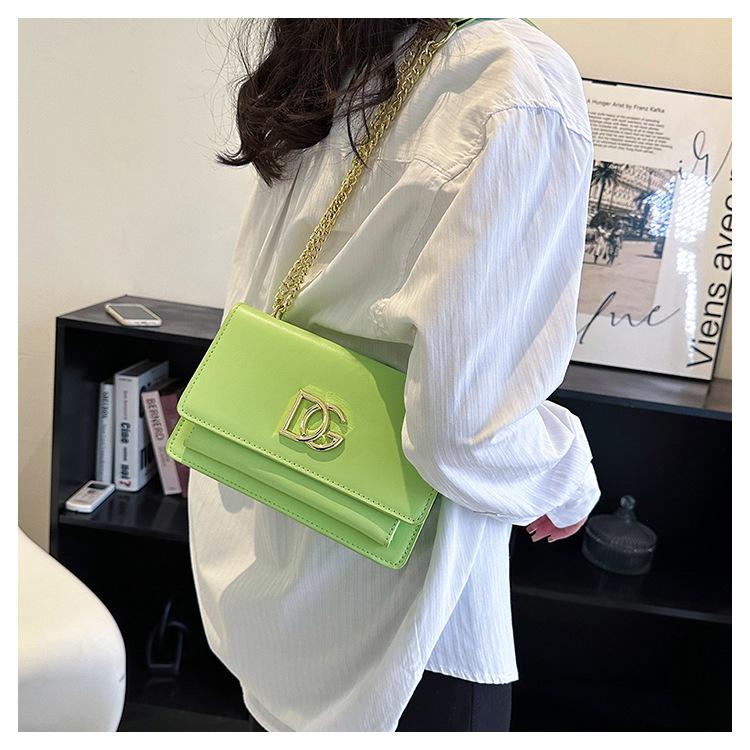 New Fashion Trend Shoulder Messenger Bag All-match Tofu Bag 1024041614
