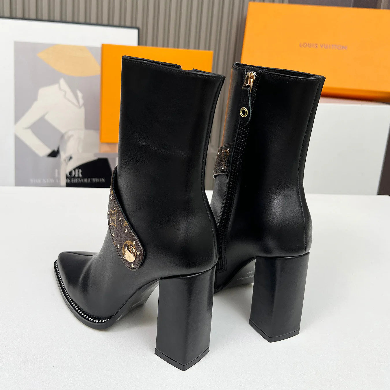 L-Pointed Toe Ankle Boots 1025102427