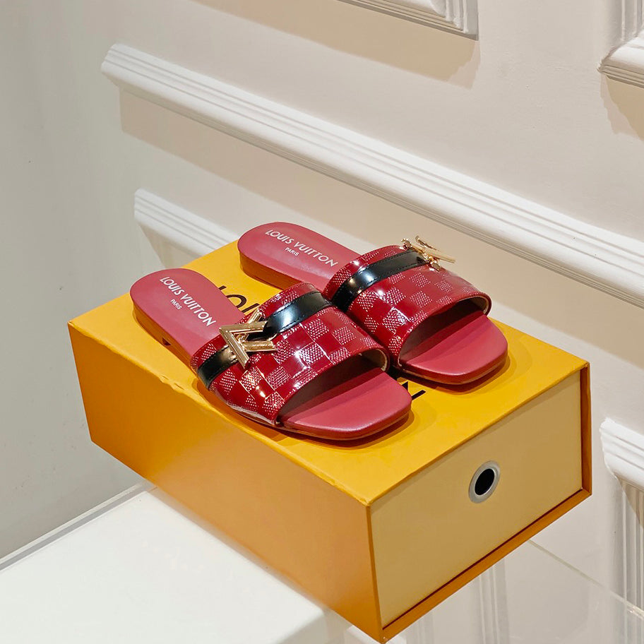 Stylish patent leather flat slippers 1824041113