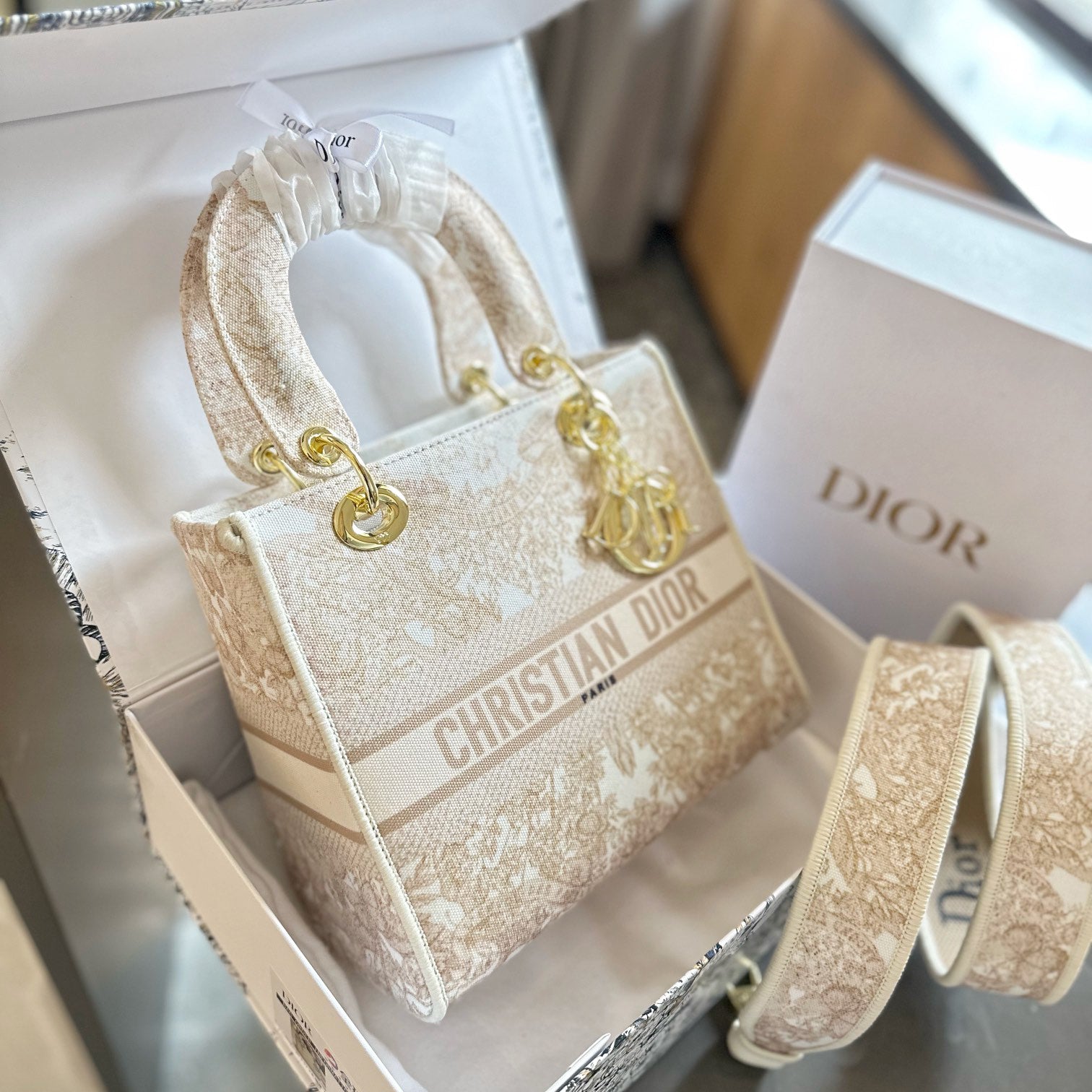 Classic ladies handbag 1824041111