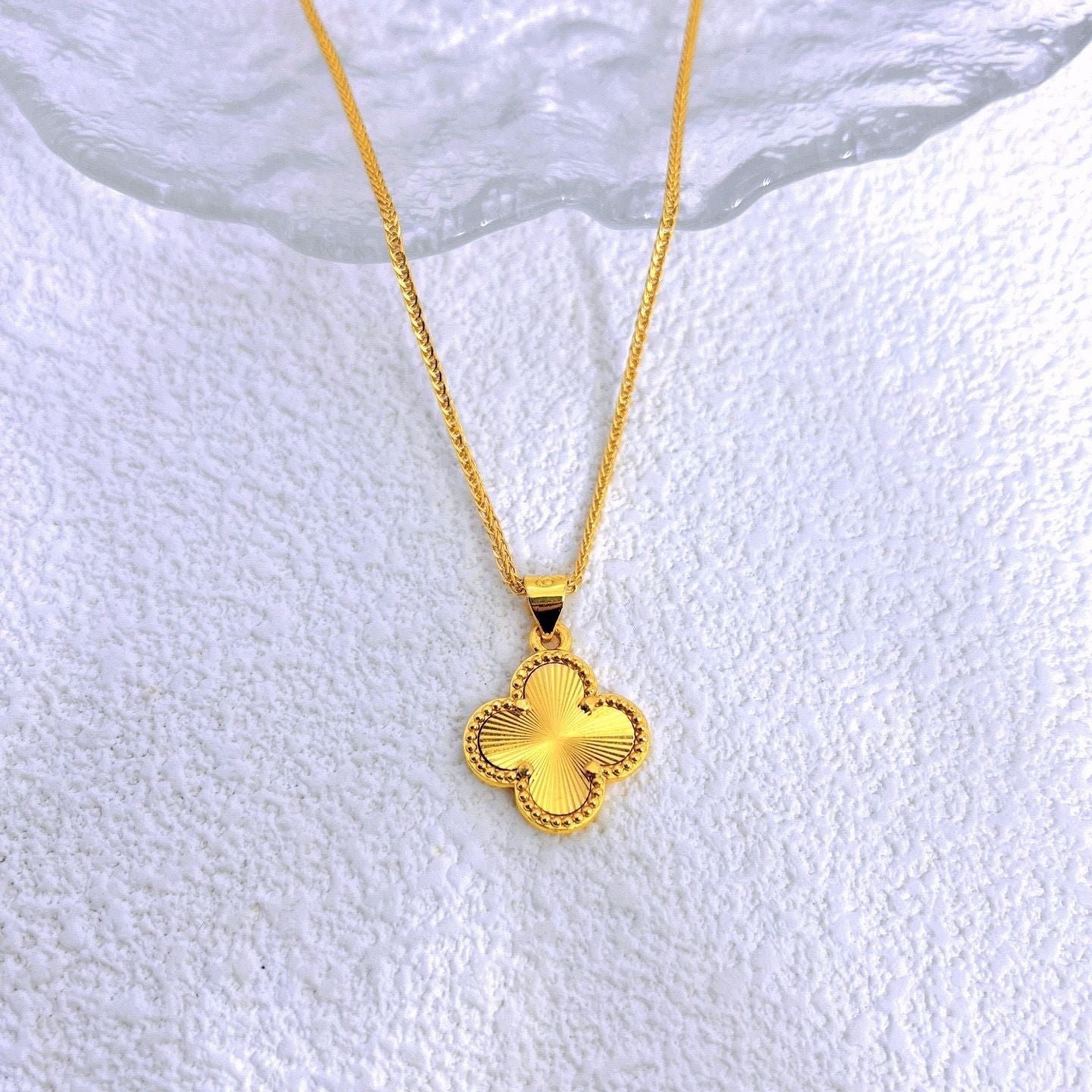 Four-leaf clover necklace 2025081219