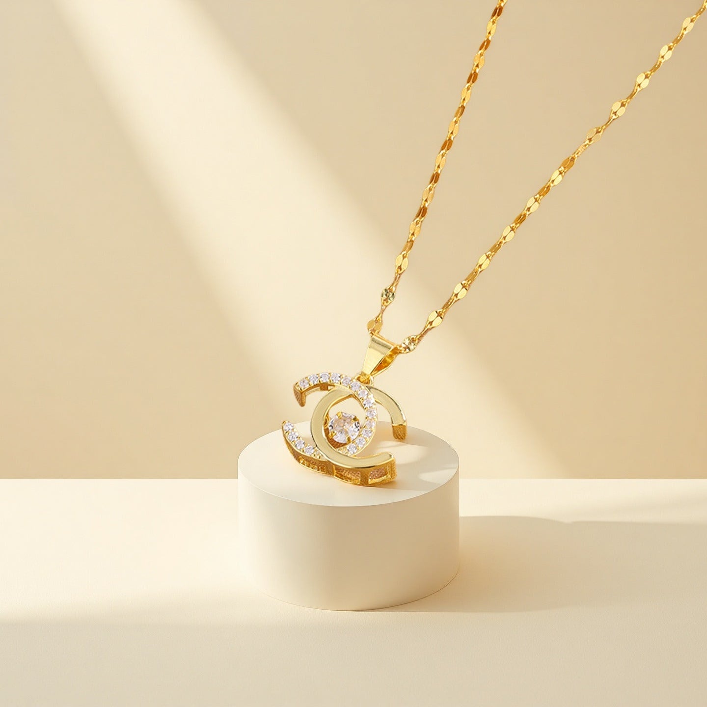 Elegant double C necklace 2025081309