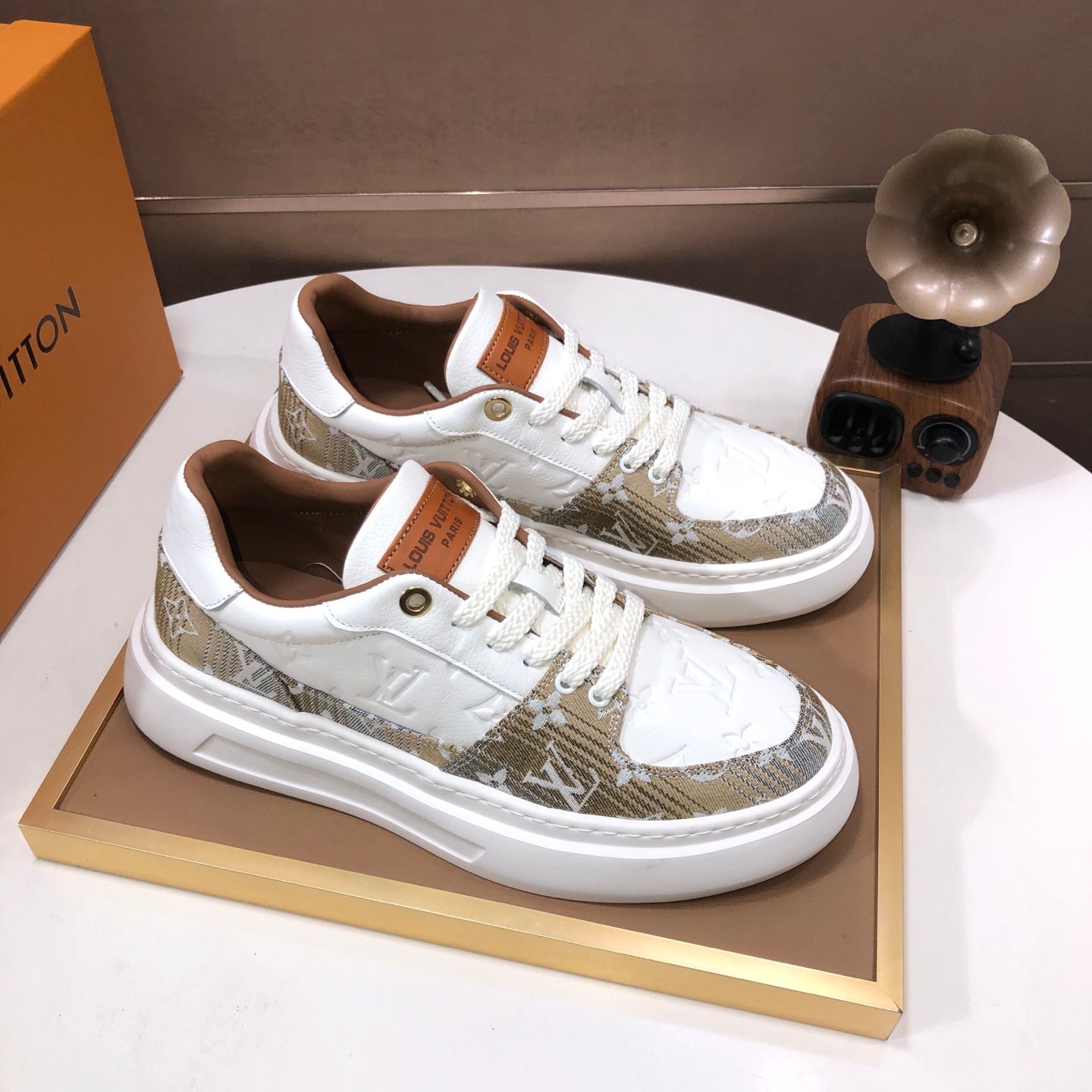 Lvv classic and fashionable sports shoes 0725090904