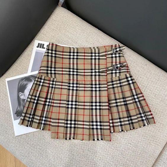 Fashionable and versatile plaid skirt 1024011915