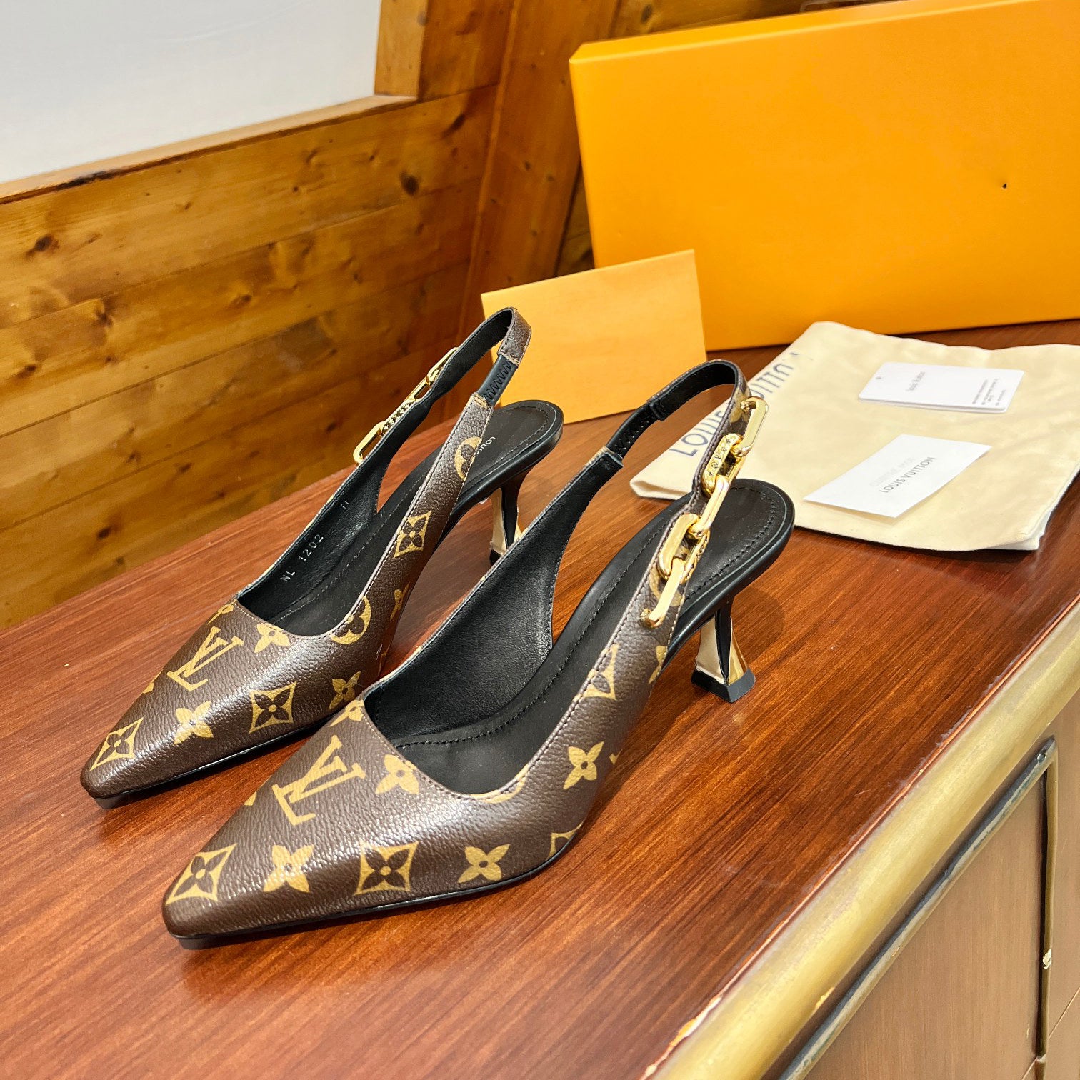 V-23 new printed chain high heels XC0723091401