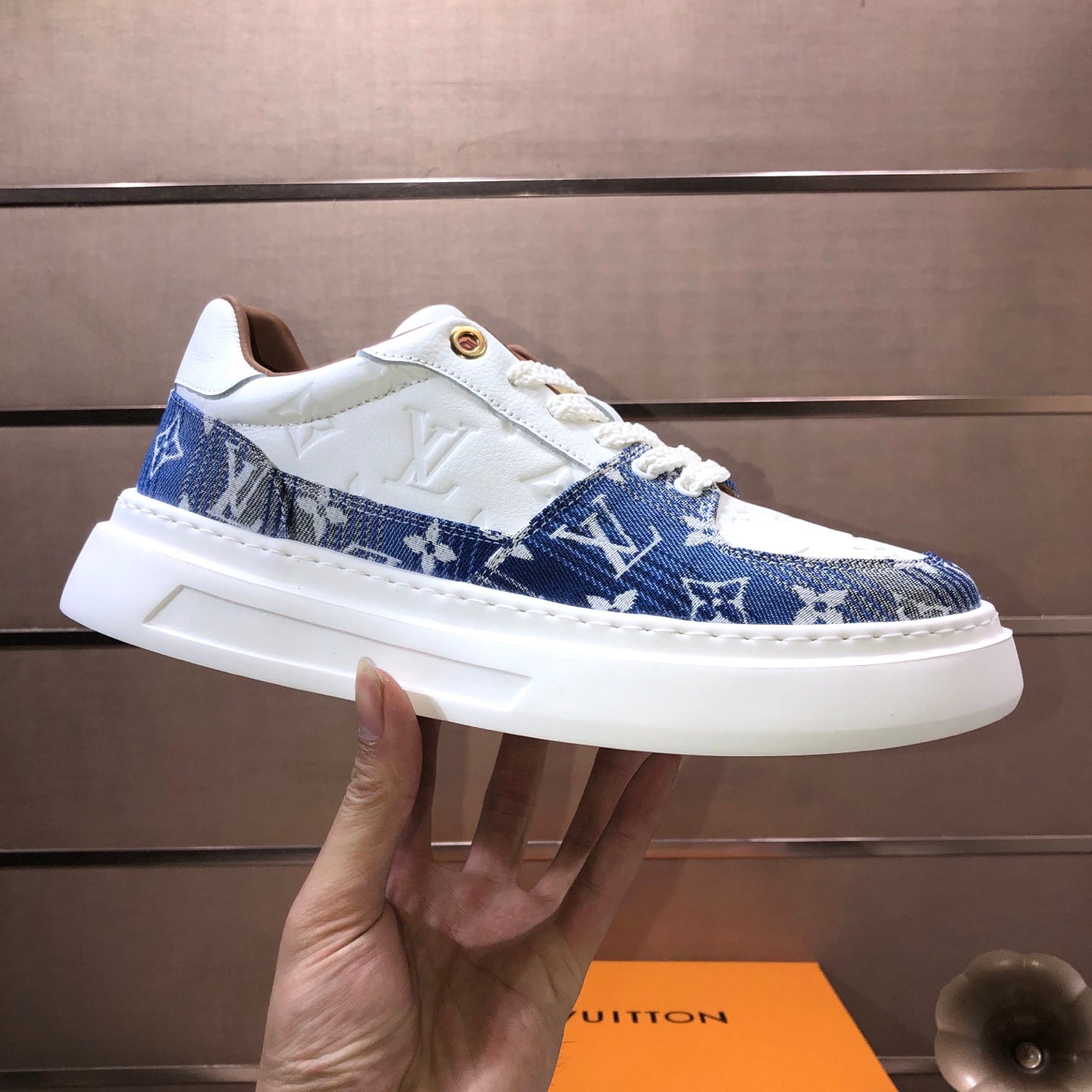 Lvv classic and fashionable sports shoes 0725090904