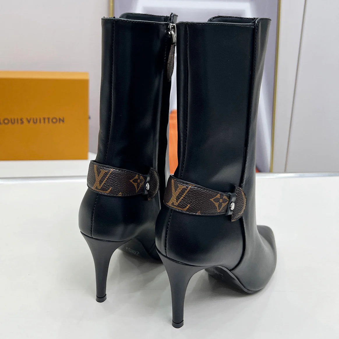 Classic Floral Pattern 1025102425