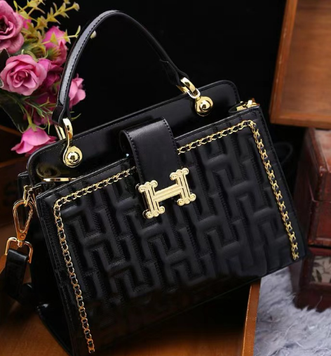 Fashion all match messenger bag CWT1023082403