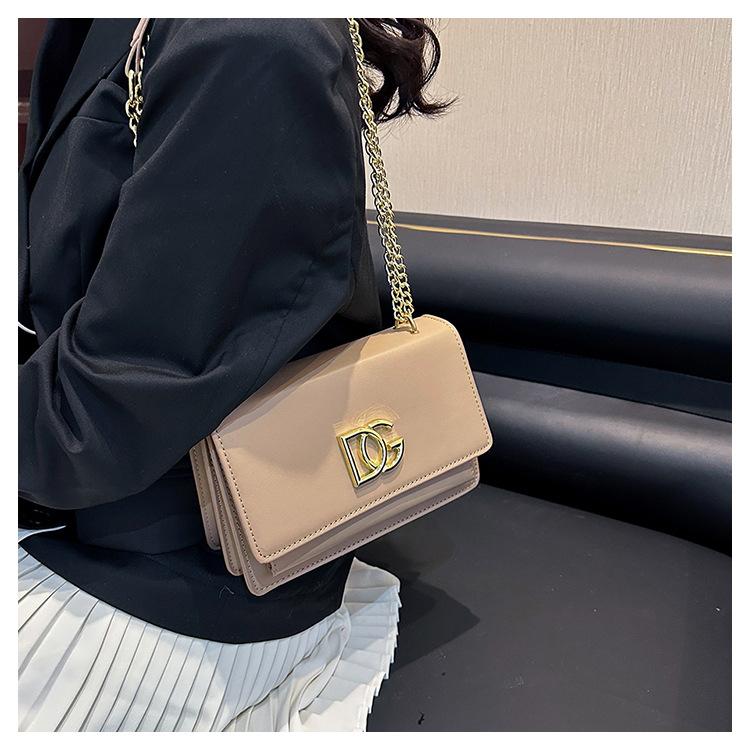 New Fashion Trend Shoulder Messenger Bag All-match Tofu Bag 1024041614