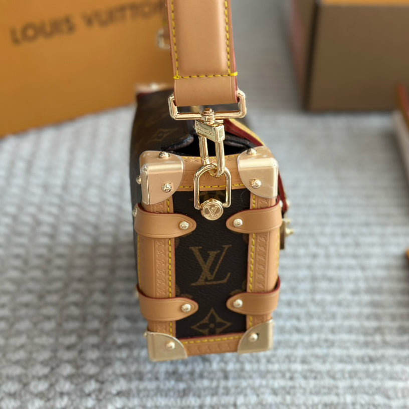 L side trunk mini bag 1824031902