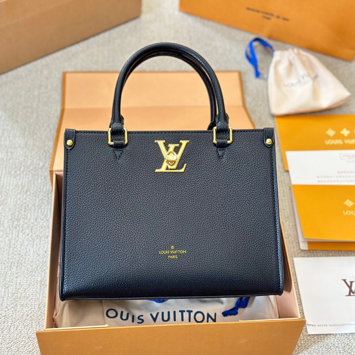 V Fashion LOCK & GO Handbag 0724061304