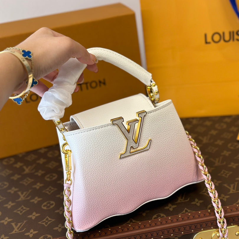 V-Capucines Shell Tote Bag 0724061308