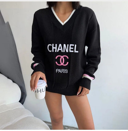 Embroidered v-neck top 9000827010