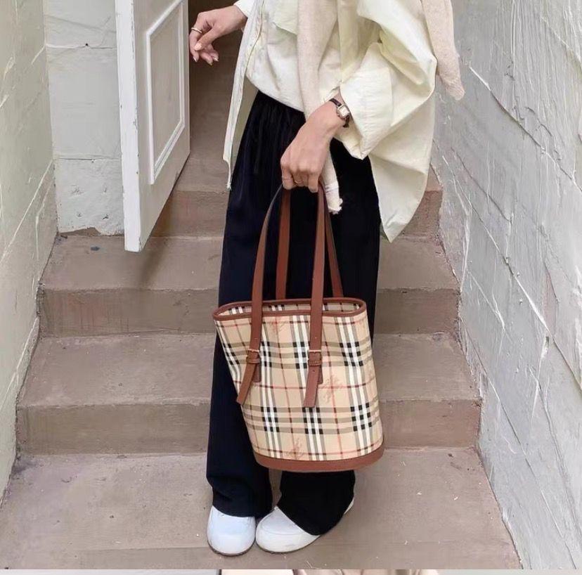 New Bucket Shoulder Handbag Fashion Versatile Classic Check Women's Bag 1024031513