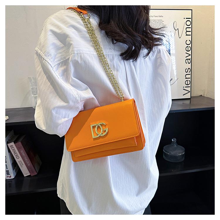 New Fashion Trend Shoulder Messenger Bag All-match Tofu Bag 1024041614