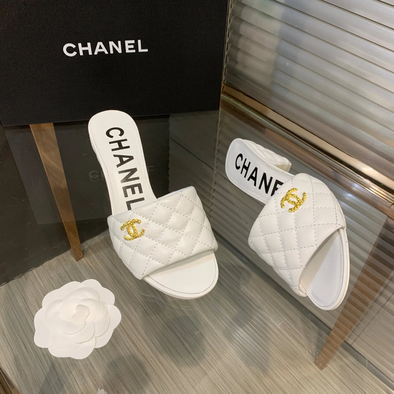 New Fashion Classic Versatile Leather Slippers 1024062811