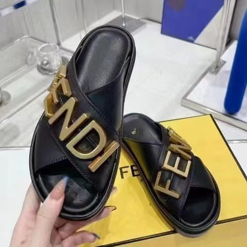 NEW TOP METAL BUCKLE BEACHSANDALS RETRO PLATFORMSANDALS AND SLIPPERS CLASSICSPORTS SLIPPERS