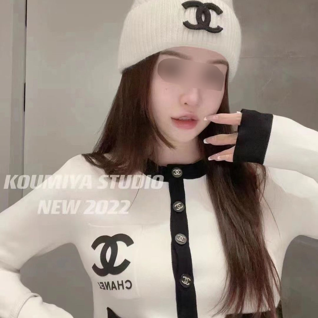 CNL Round neck slim fit knitted sweater 1824051001