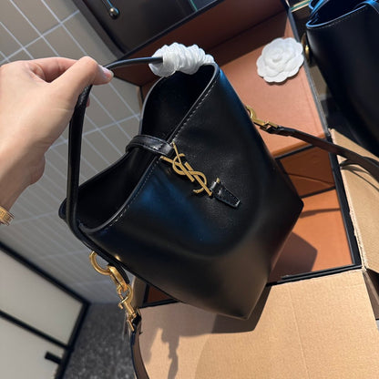 Fashionable new versatile bucket bag 1023121102