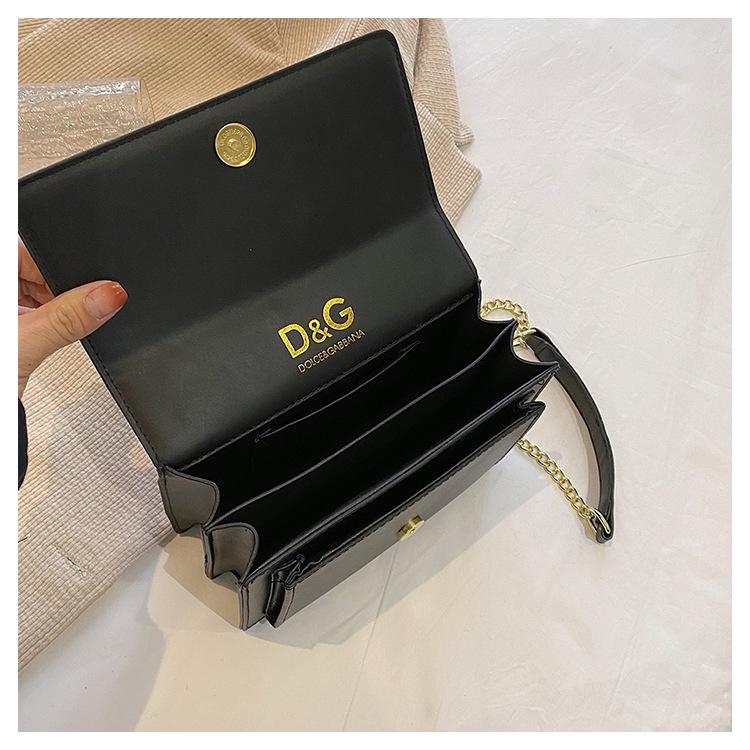 New Fashion Trend Shoulder Messenger Bag All-match Tofu Bag 1024041614