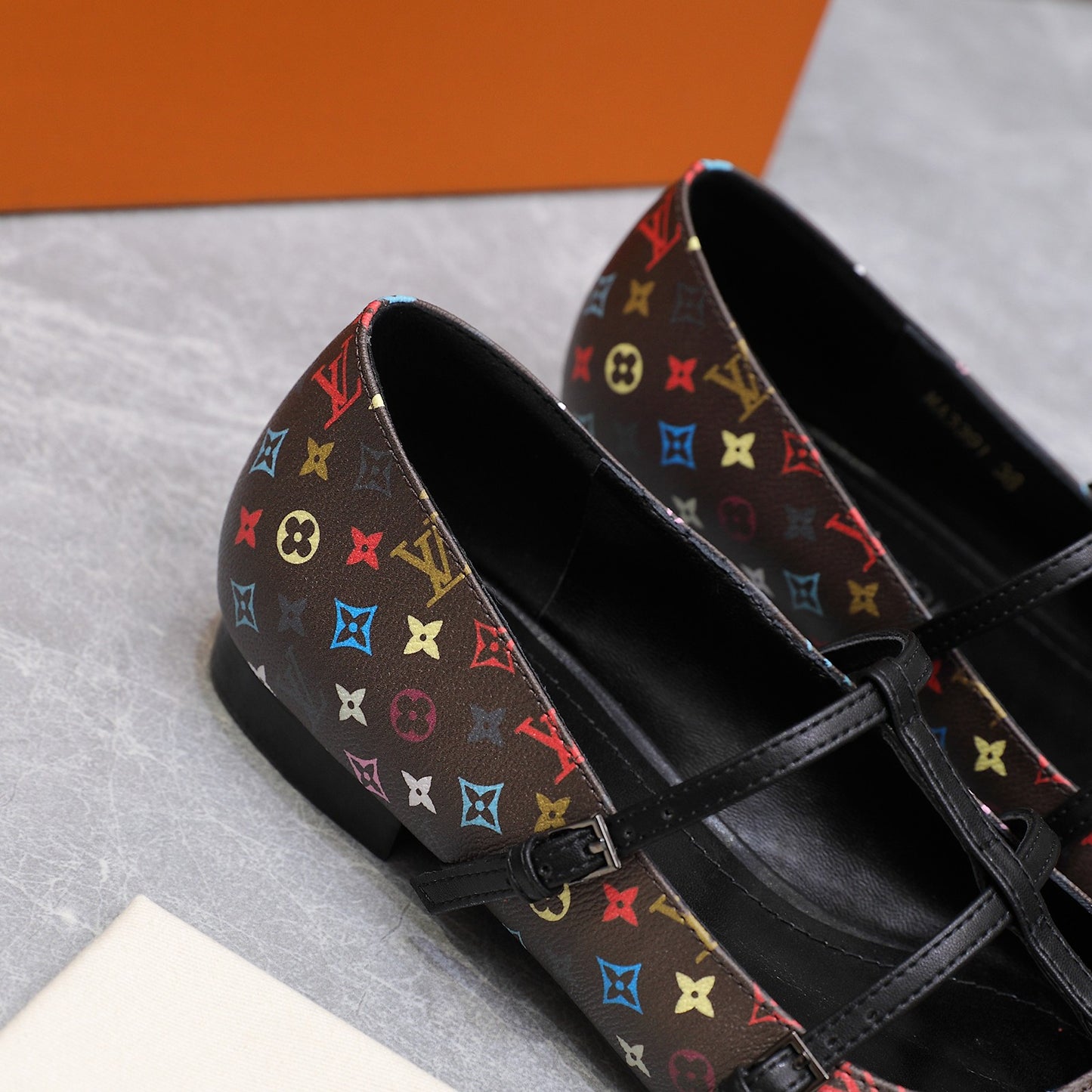 Lvv25ss new pointed-toe flat sandals 0725102306