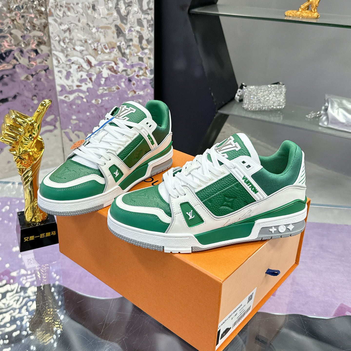 LV Trainer Sneaker 1824120914