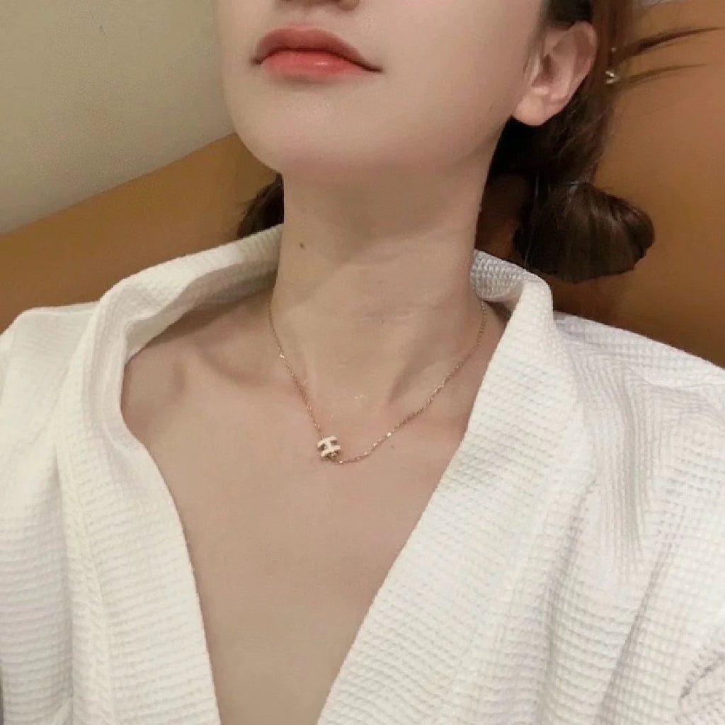 New Entry Luxury Enamel H Letter Clavicle Necklace 1024031209