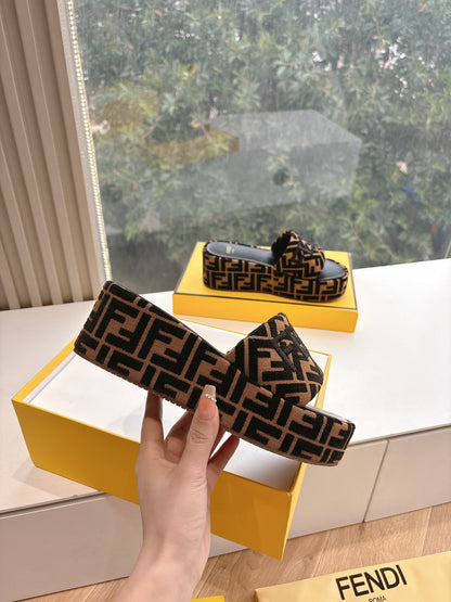 FD Fashion Thick-soled Slippers 0725030503