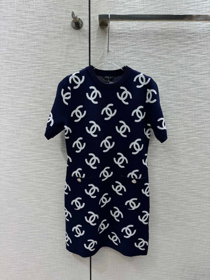 Fashion New Slim-fit Slim-fit Knitted Short-sleeved Dress 1024041621