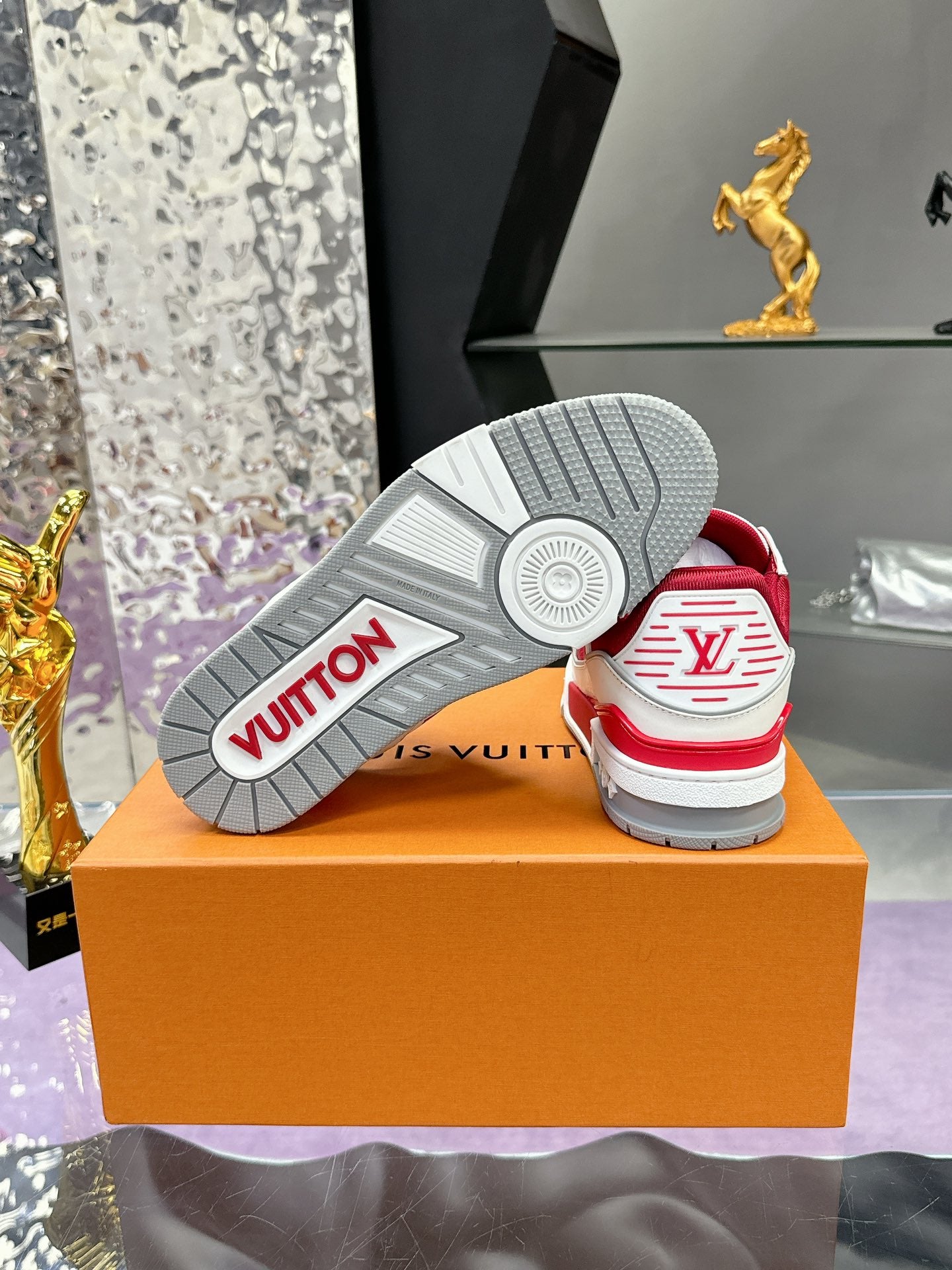 LV Trainer Sneaker 1824120914