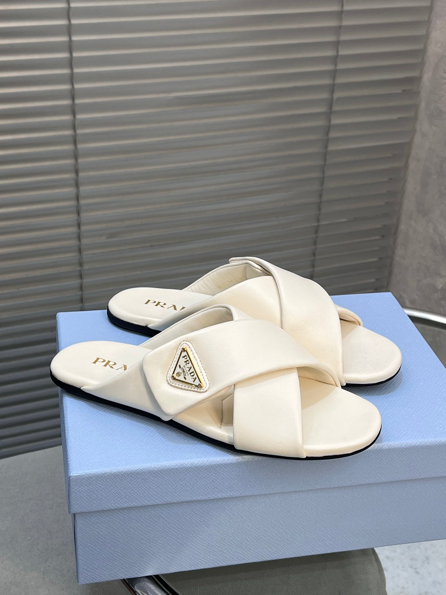 PRD Spring and Summer new crossover slippers 0725061618