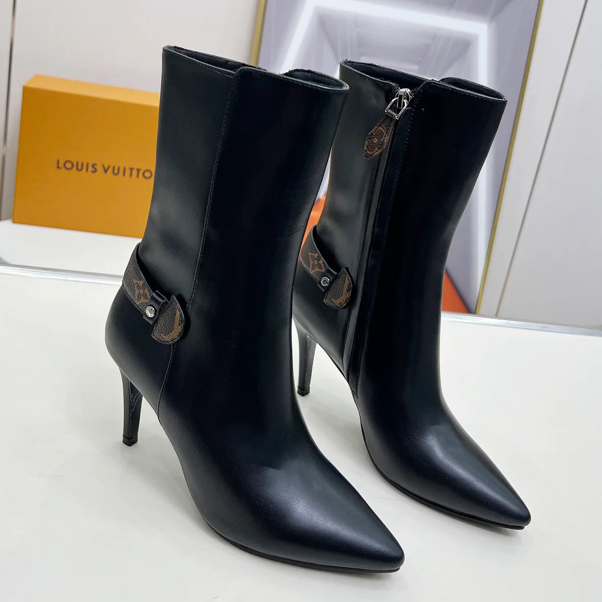 Classic Floral Pattern 1025102425