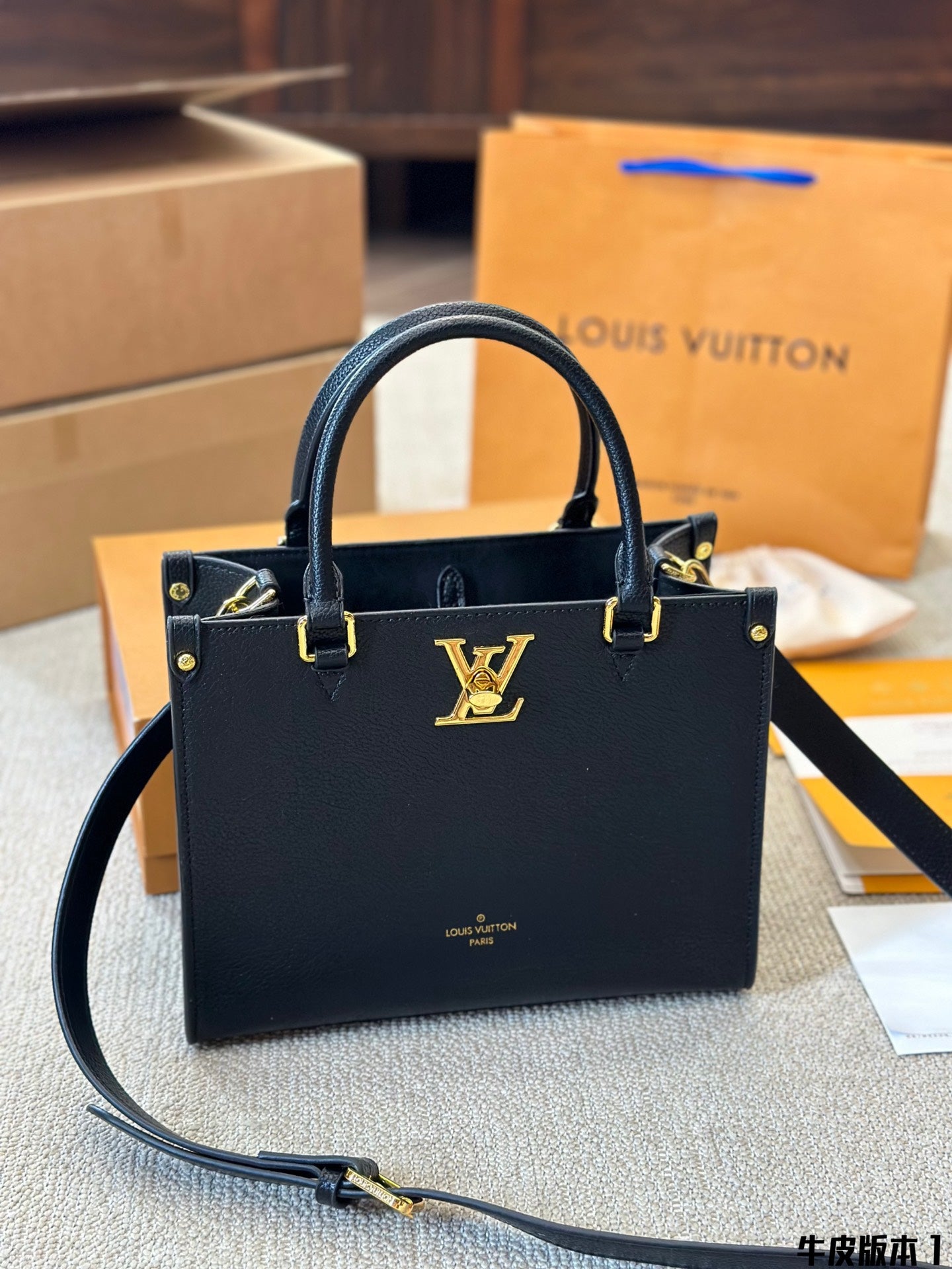 V Fashion LOCK & GO Handbag 0724061304