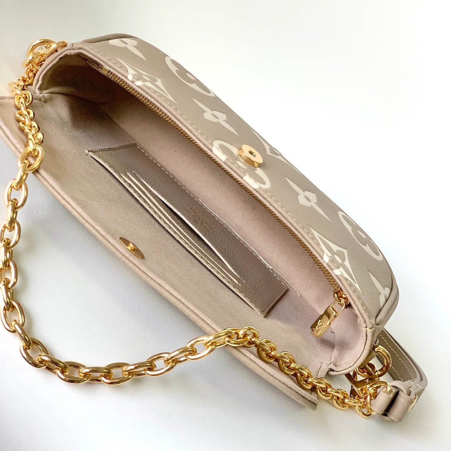 New Bright Color Leather handmade V logo Women's HandbagsXC05202412501