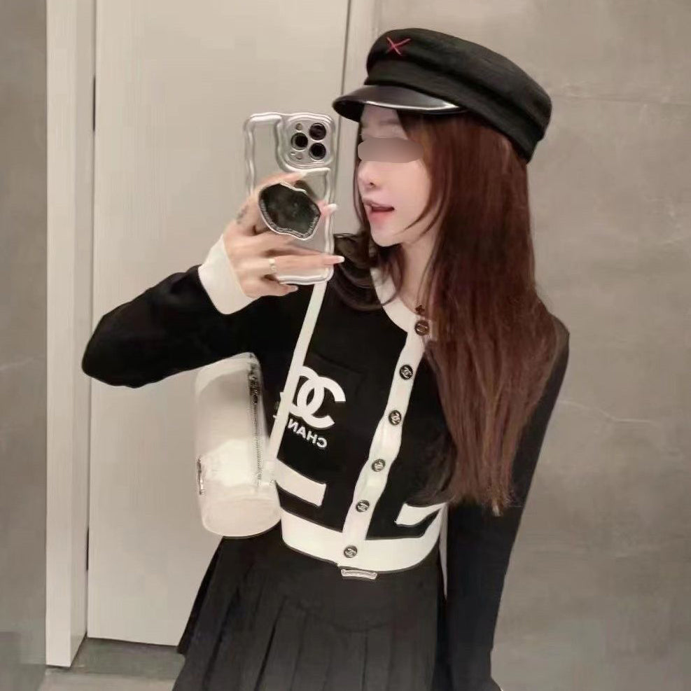 CNL Round neck slim fit knitted sweater 1824051001