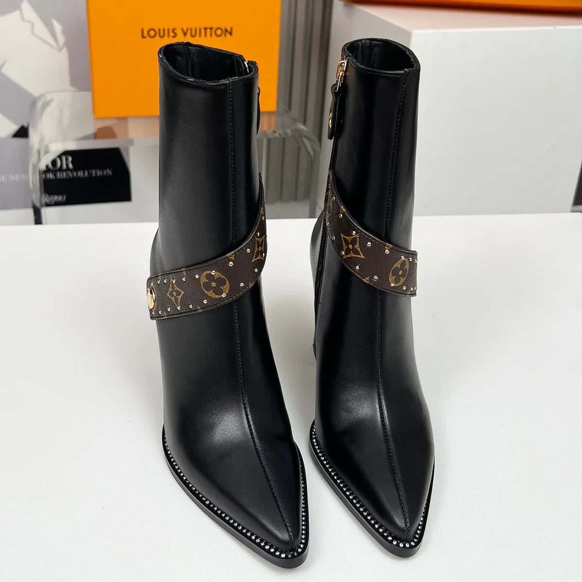 L-Pointed Toe Ankle Boots 1025102427