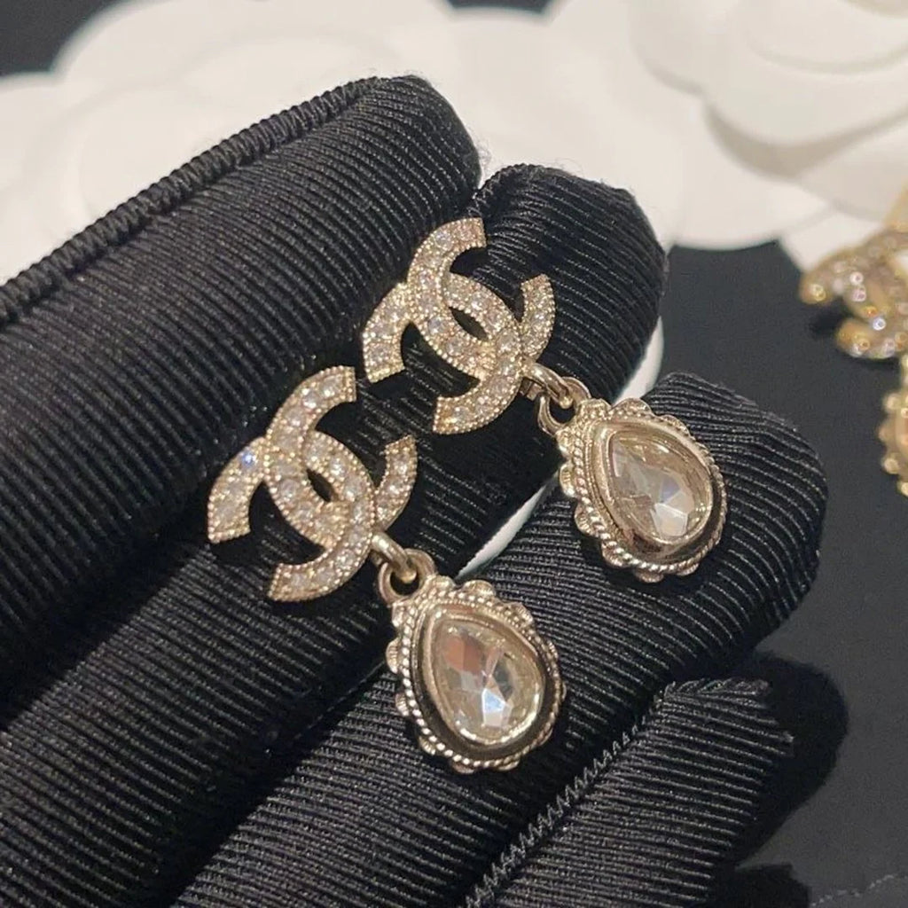 New fashionable and versatile earrings 1024022310