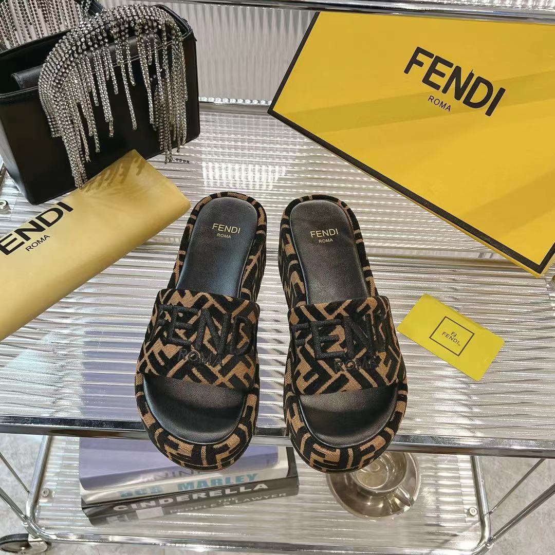 FD Fashion Thick-soled Slippers 0725030503