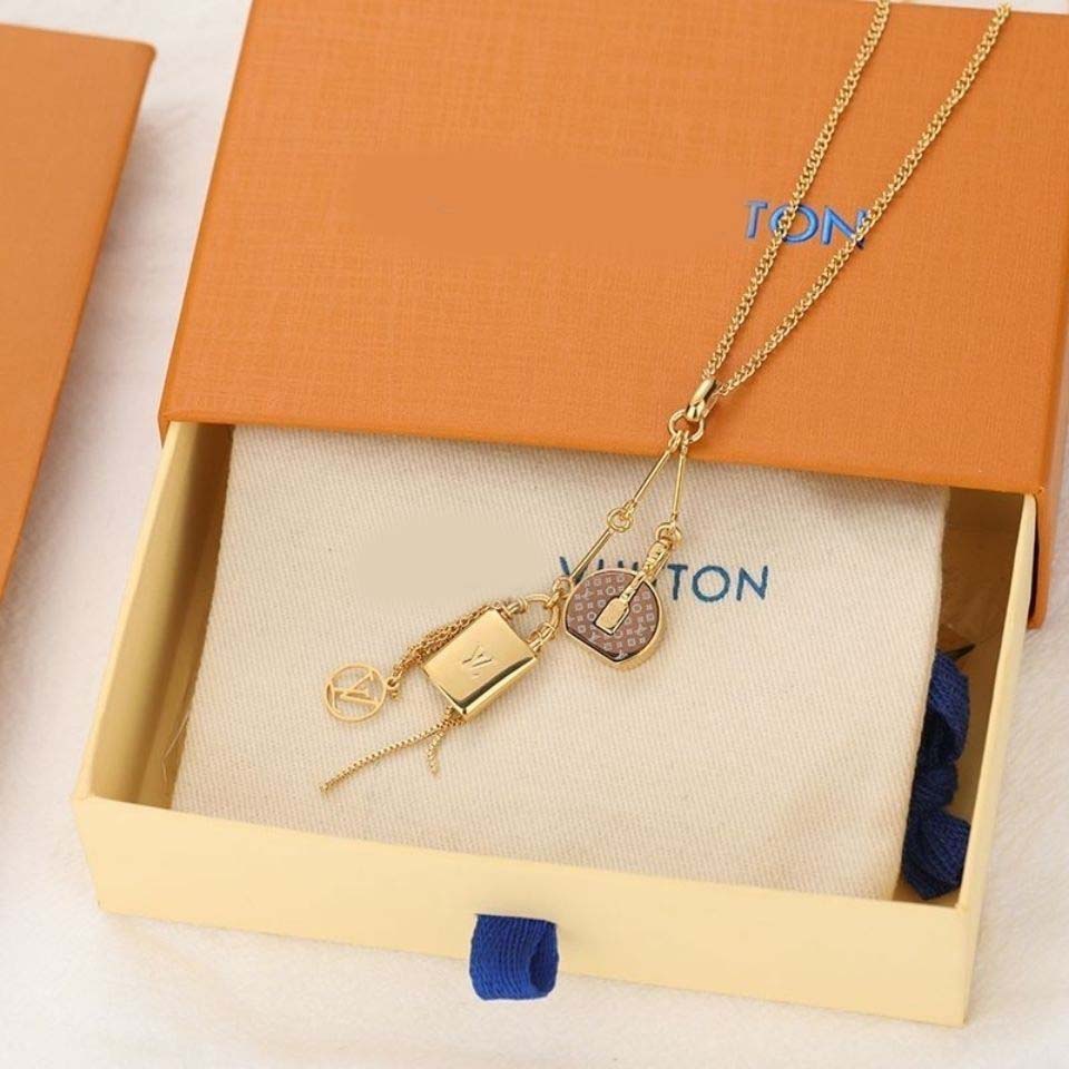 Round cake tassel bag necklace