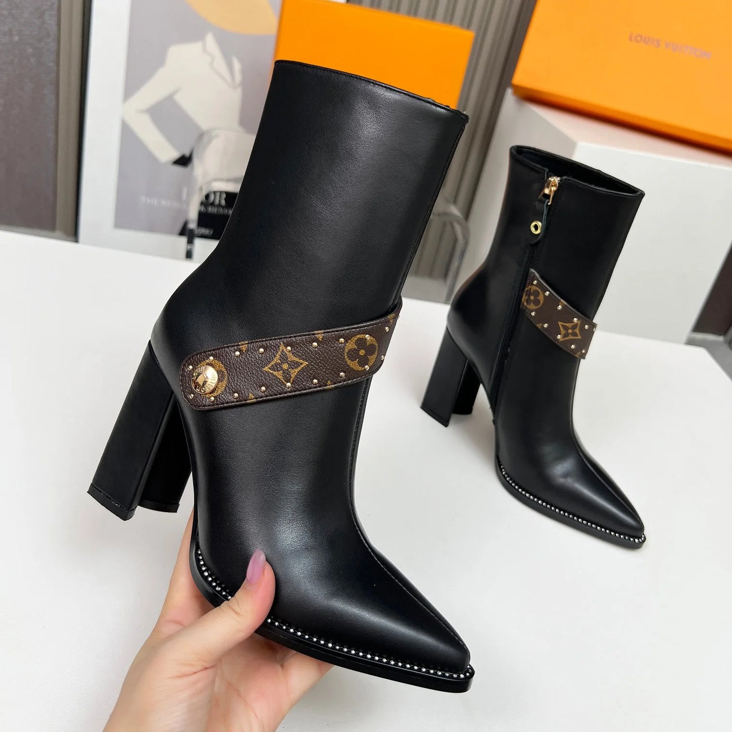 L-Pointed Toe Ankle Boots 1025102427